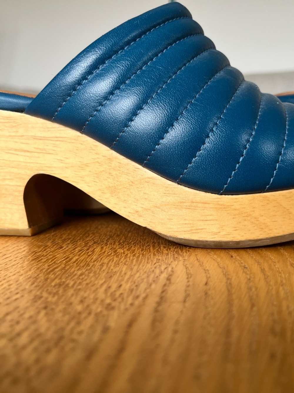 Beklina Ribbed Clogs, Size 7.5 - Picture 6 of 16